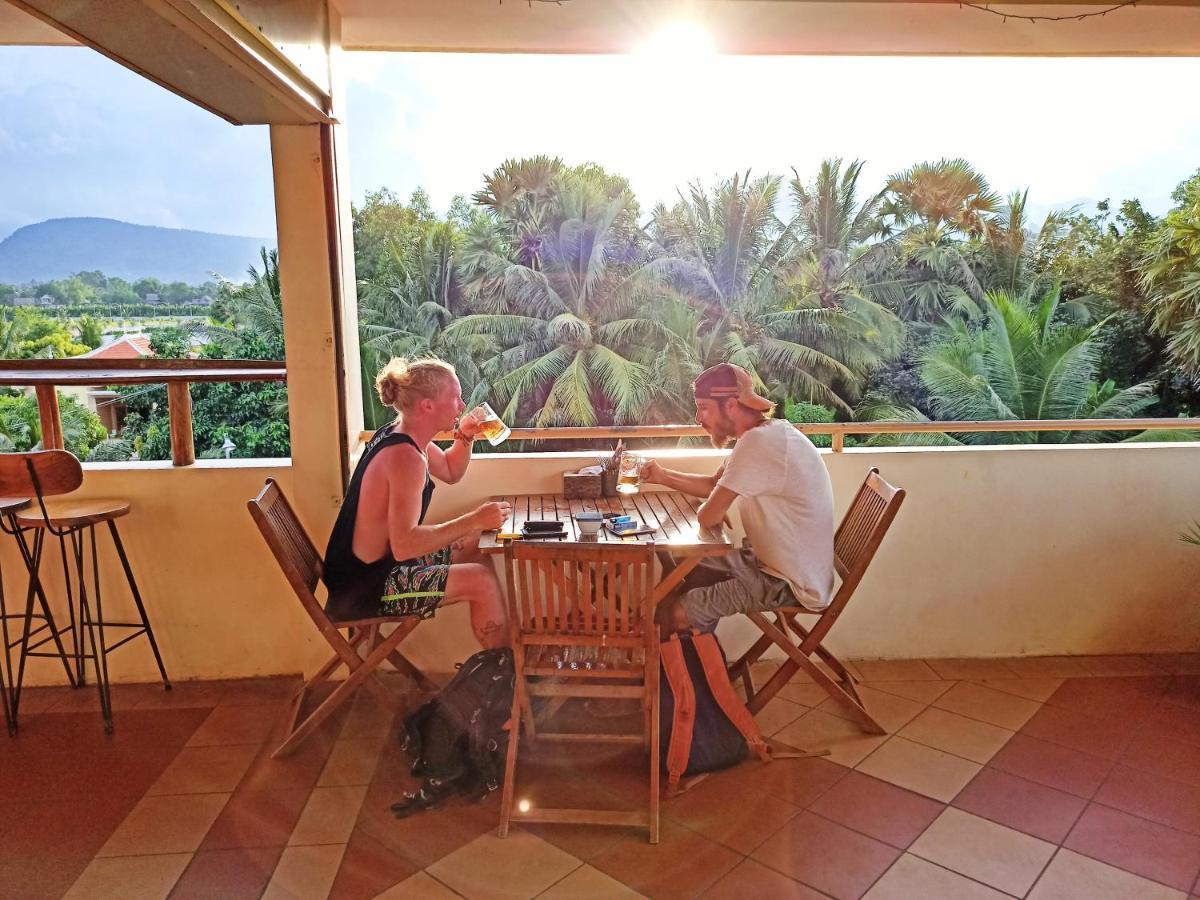 Karma Traders Kampot Hostel Екстериор снимка