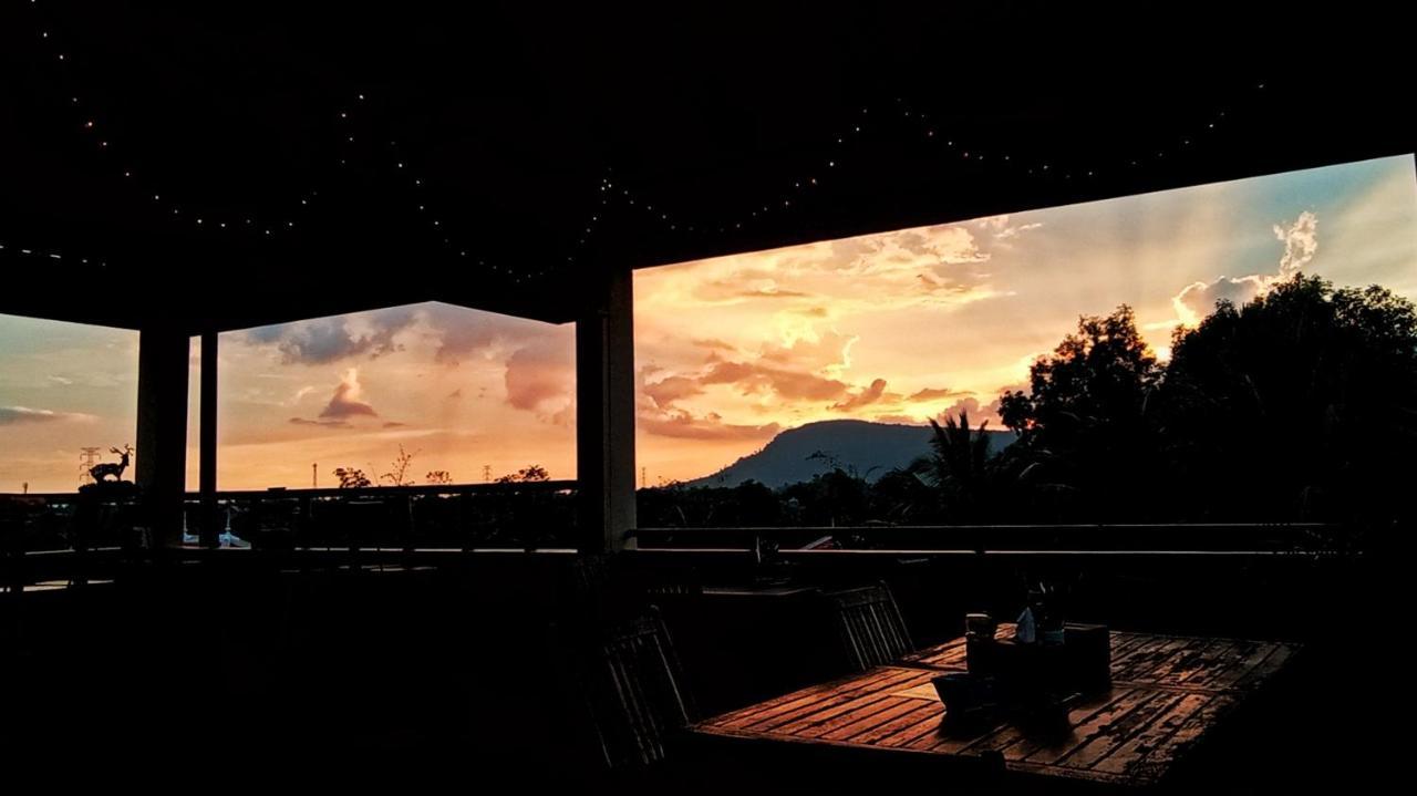 Karma Traders Kampot Hostel Екстериор снимка