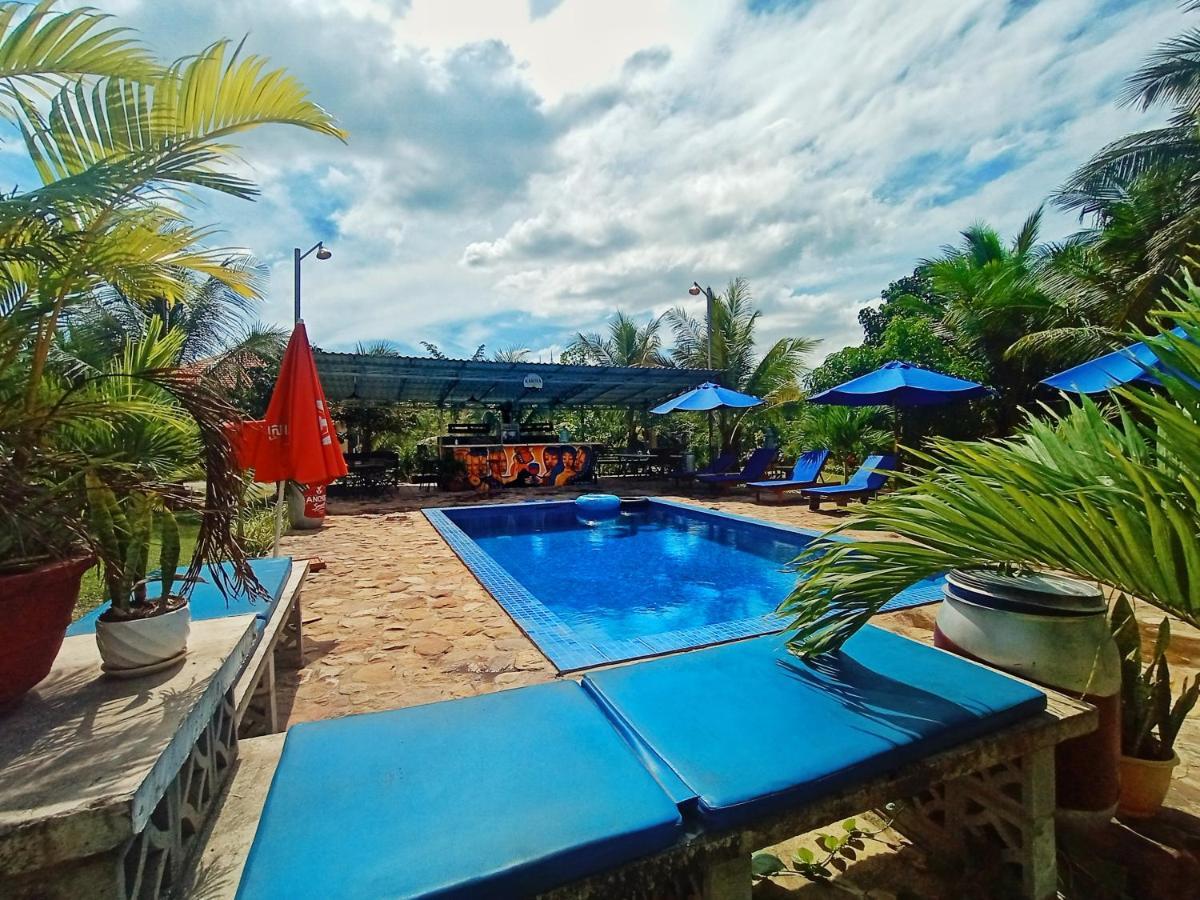 Karma Traders Kampot Hostel Екстериор снимка