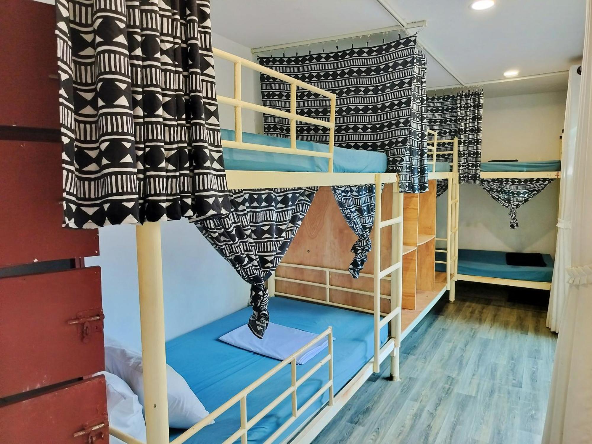 Karma Traders Kampot Hostel Екстериор снимка