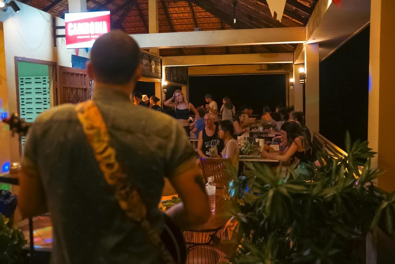Karma Traders Kampot Hostel Екстериор снимка