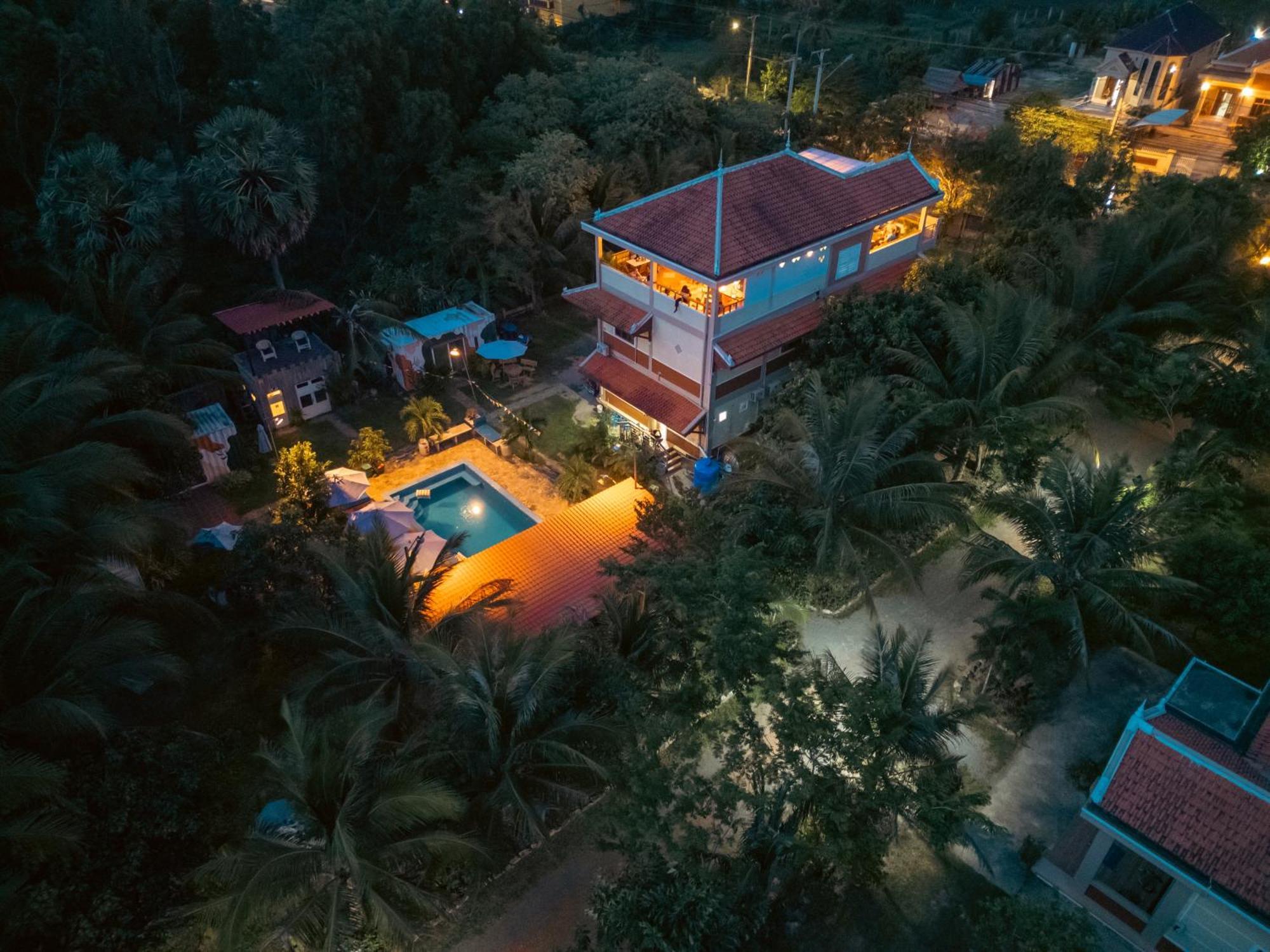 Karma Traders Kampot Hostel Екстериор снимка