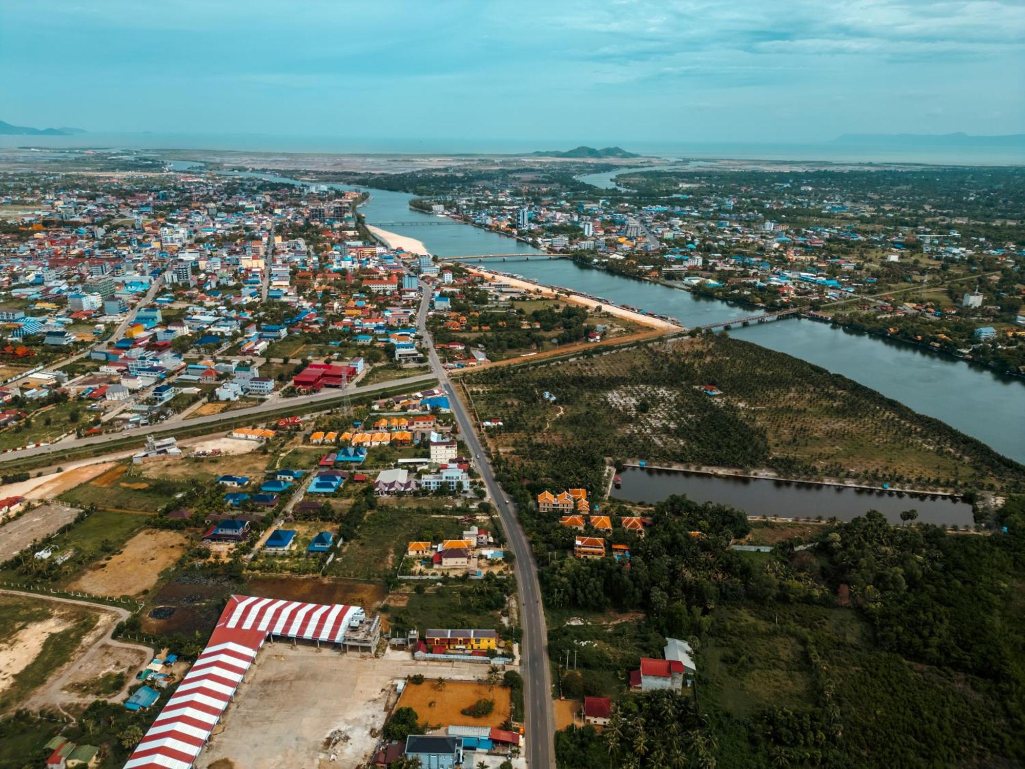 Karma Traders Kampot Hostel Екстериор снимка